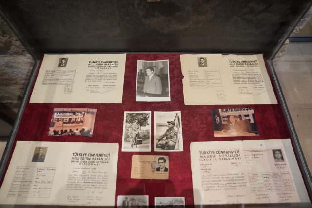 Sezai Karakoç's typewriter and medals displayed