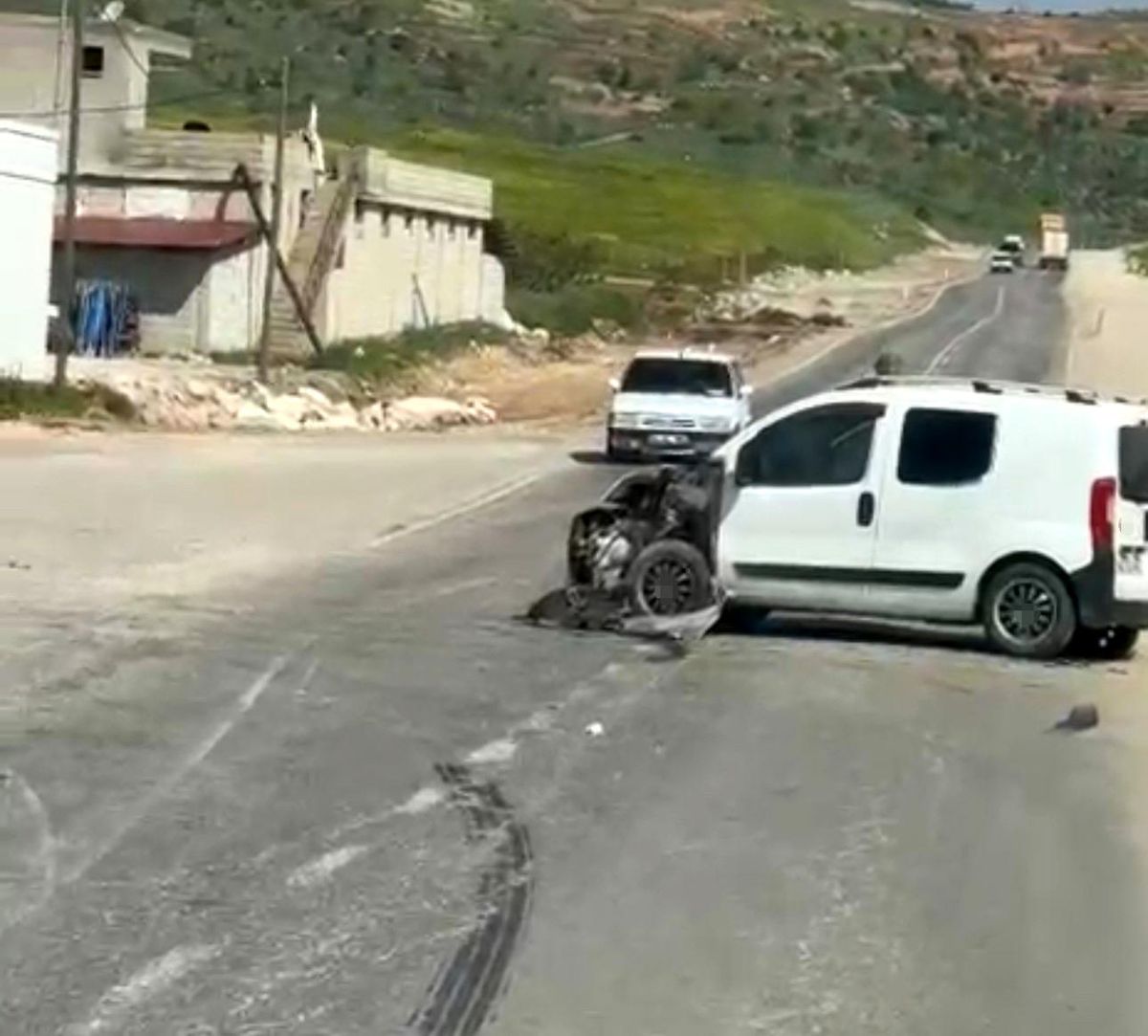 Siirt OSB'de iki hafif ticari araç çarpıştı