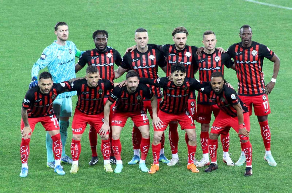 Süper Lig'e yükselecek son takım yarın belli olacak