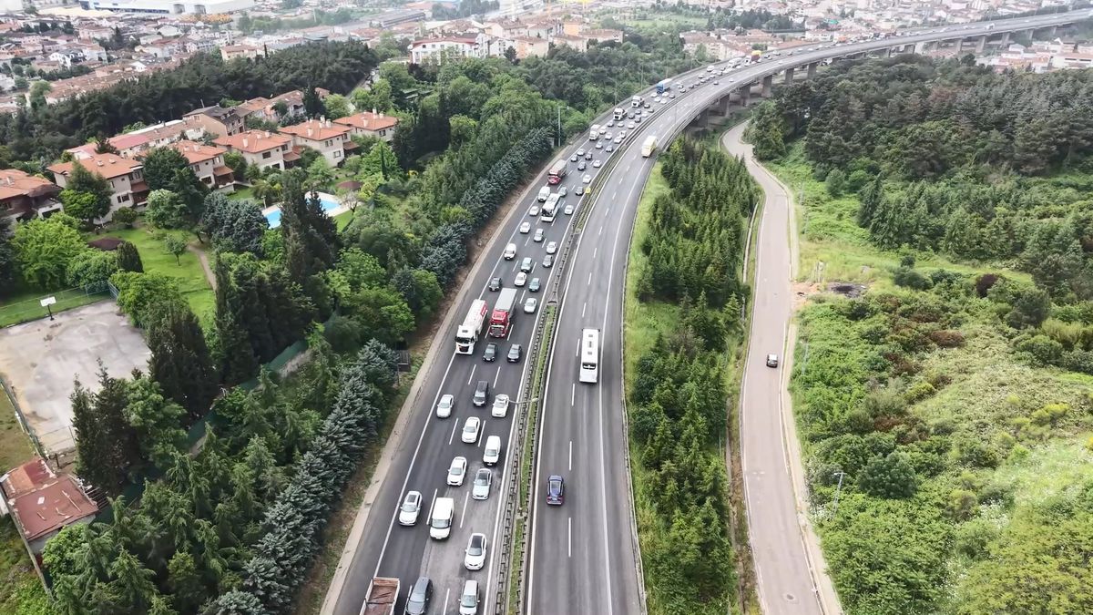 TEM Otoyolu'nda Kurban Bayramı tatilinde yoğunluk