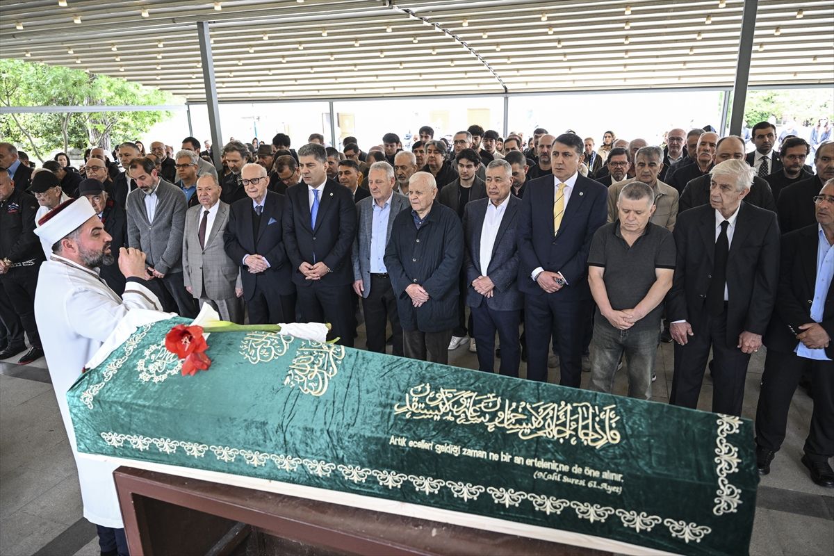 TFF Onursal Başkanı Şenes Erzik'in vefat eden eşi Dilek Erzik son yolculuğuna uğurlandı