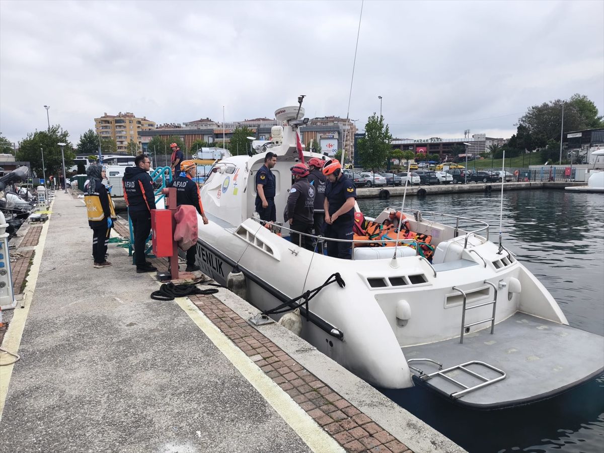 Yalova'da gemide yüksekten düşerek yaralanan personel tahliye edildi