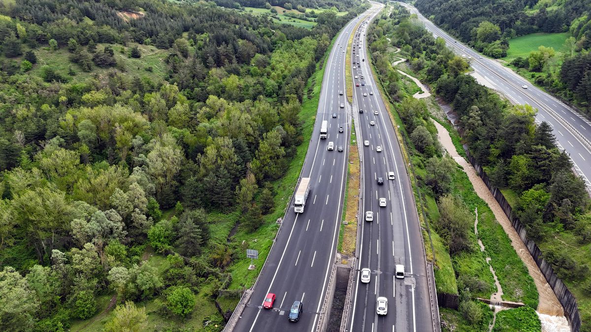 Anadolu Otoyolu'nun Bolu geçişinde bayram trafiği