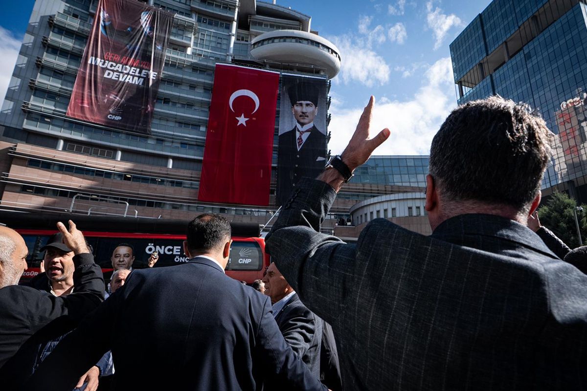 Ankara Valiliği: Emniyete CHP Genel Merkezi'nin boşaltılması için talimat verildi