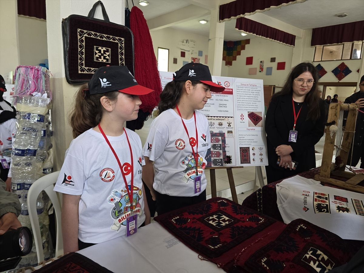 Balıkesir'de TÜBİTAK 4006 Bilim Fuarı düzenlendi
