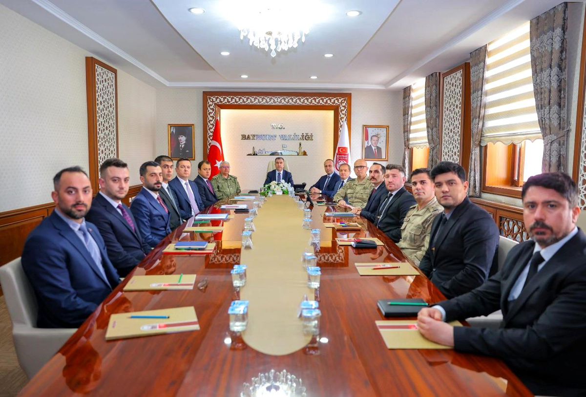 Bayburt'ta bayram öncesi güvenlik ve trafik tedbirleri toplantıda ele alındı