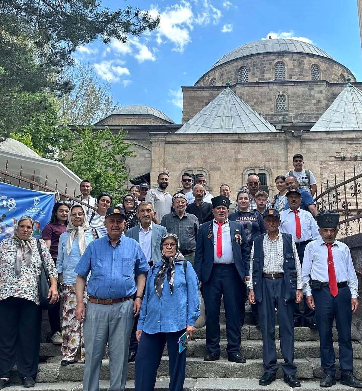 Bayındırlı kahraman gaziler ve ailelerine Afyonkarahisar kültür gezisi
