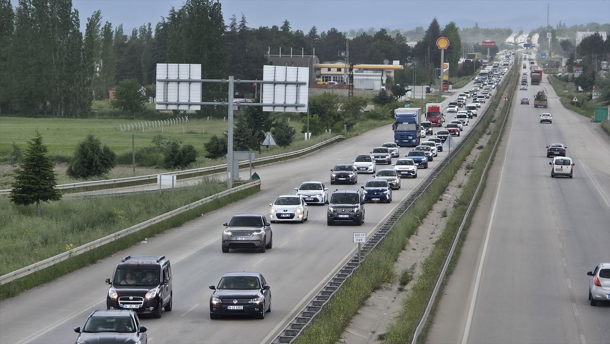 Bayram trafiğinin yoğun güzergahı İstanbul-Samsun kara yolunda önlemler artırıldı