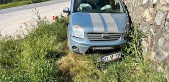 Bilecik'te istinat duvarına çarpan hafif ticari aracın sürücüsü yaralandı