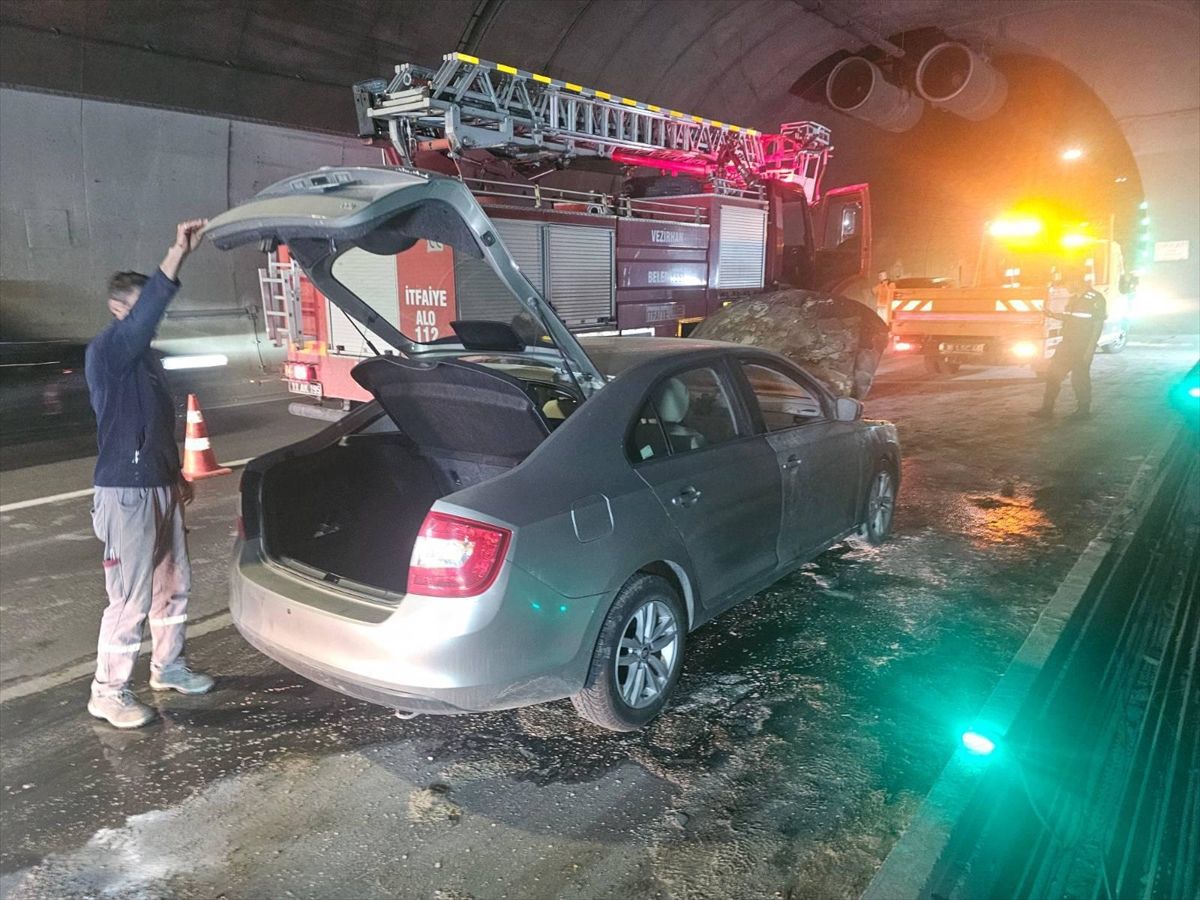 Bilecik'te seyir halindeki otomobilde çıkan yangın söndürüldü