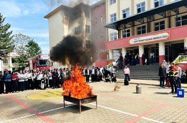 Bingöl'de 6 bin 100 kişiye yangın ve tahliye eğitimi