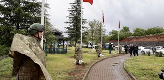 33 asker için duygusal anma töreni