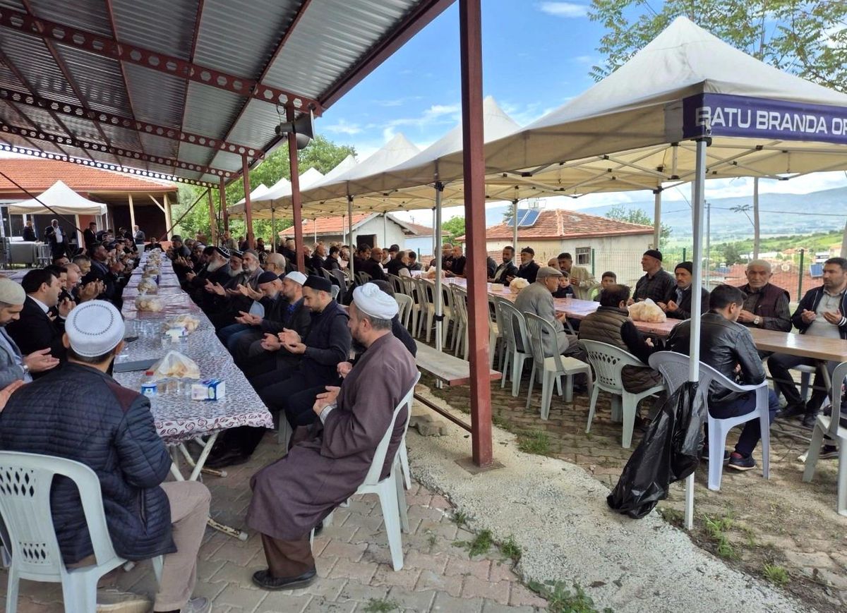 Bu kez yağmur için değil, şükür için toplandılar