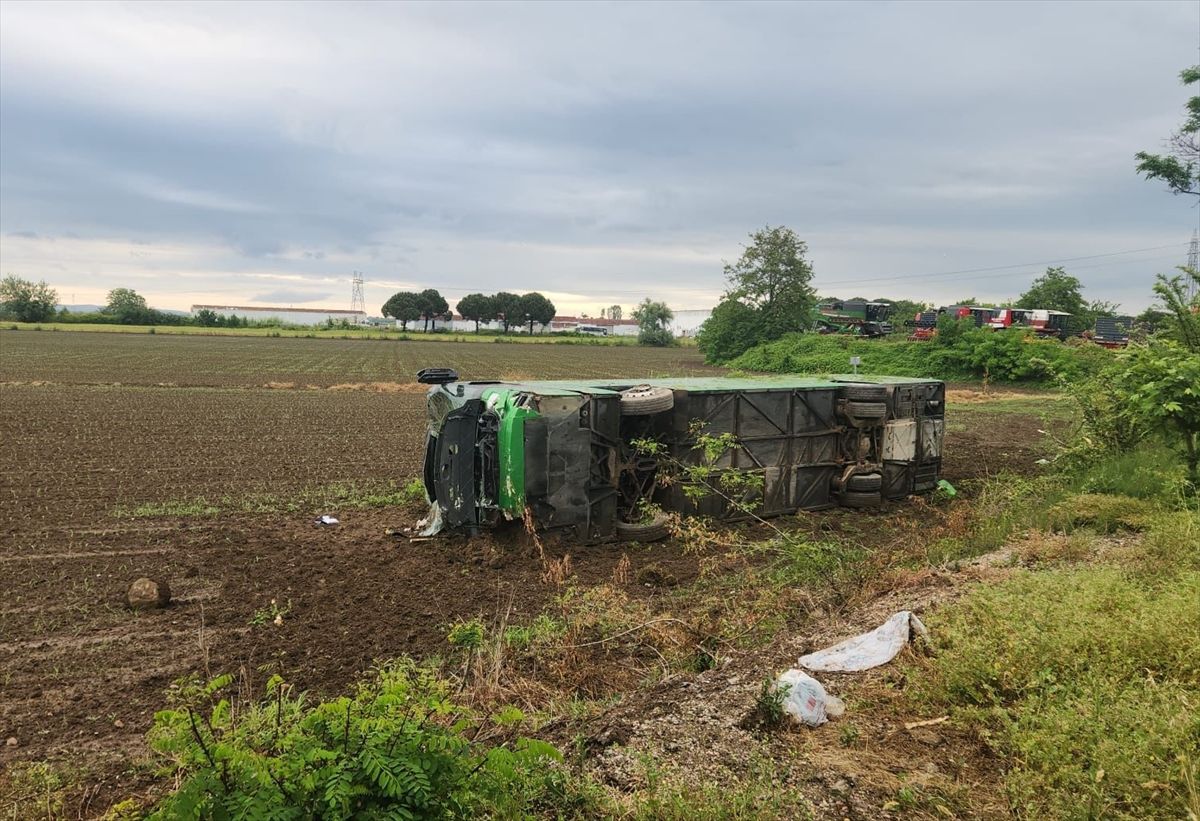 Çanakkale'de tur otobüsü devrildi, 46 kişi yaralandı