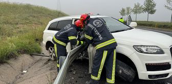 Denizli'de bariyere saplanan otomobilin sürücüsü öldü