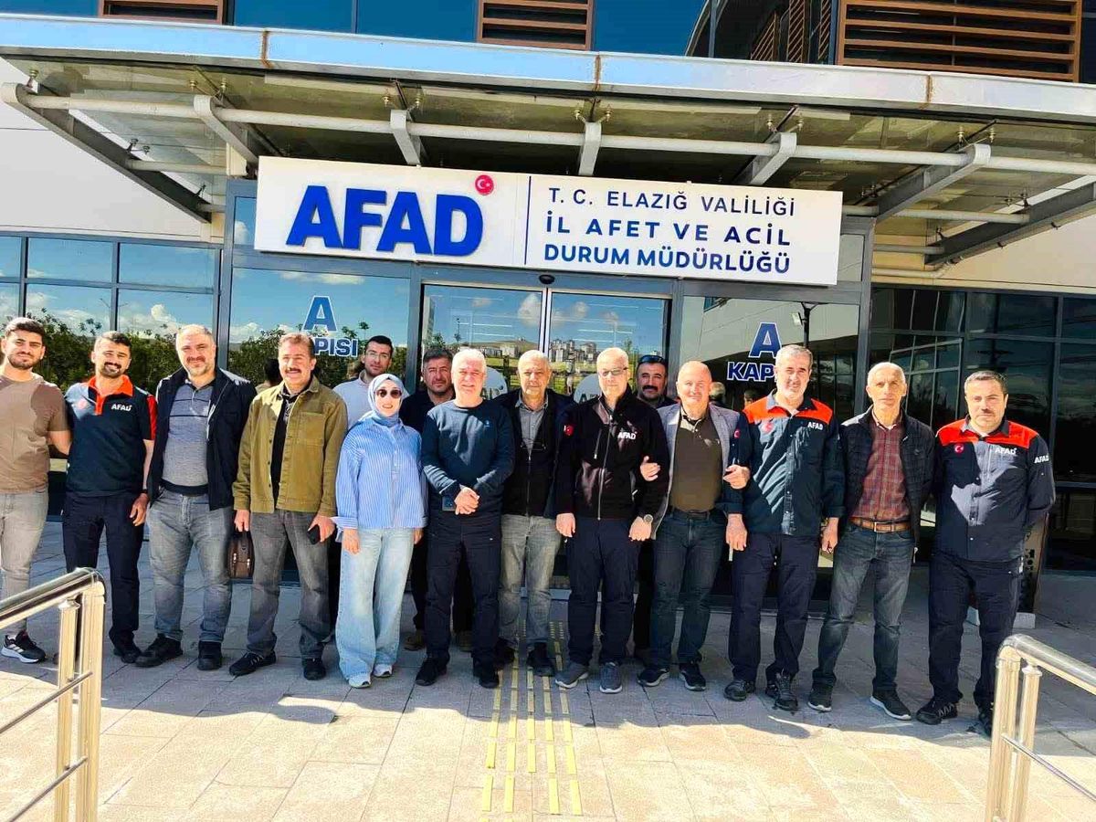 Elazığ'da AFAD personeline enkazda iletişim eğitimi verildi