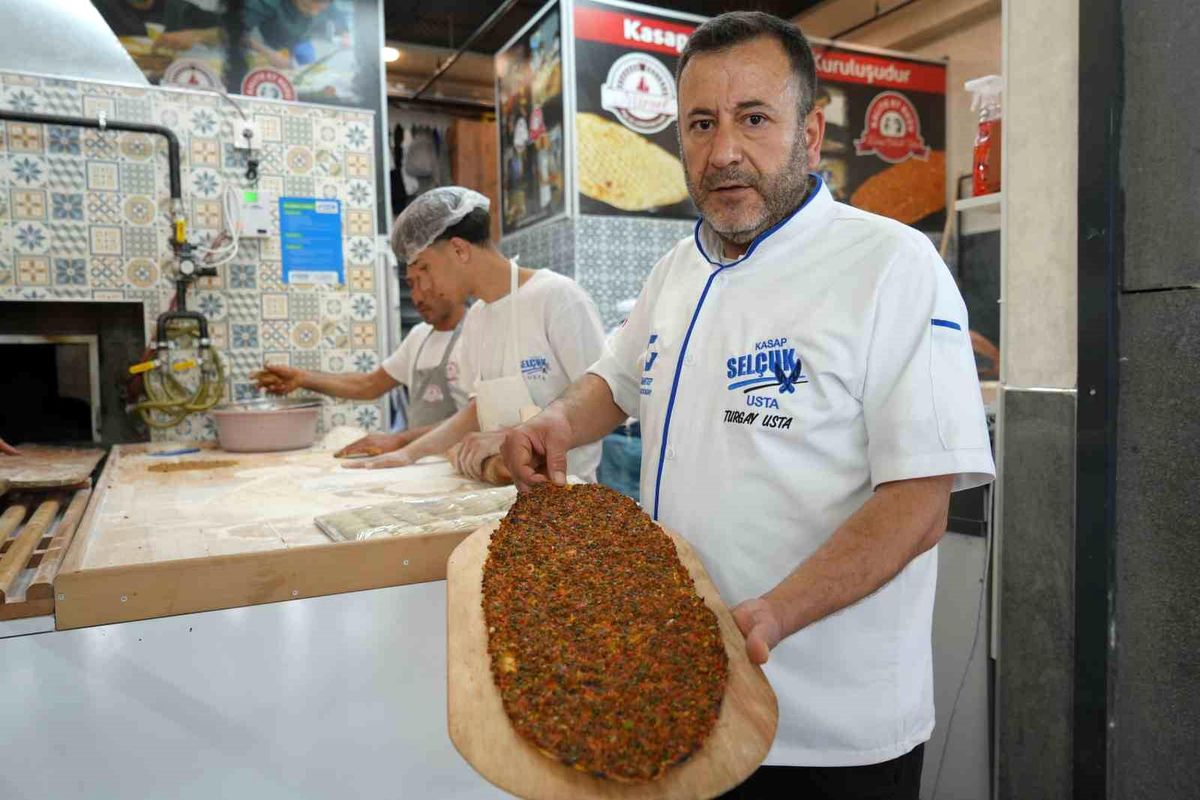 Gaziantep'in tescilli lezzeti lahmacun 180 TL'den satılıyor