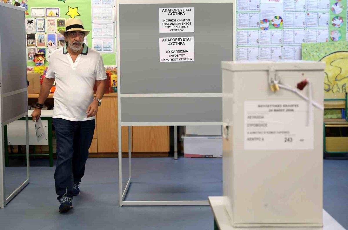 Güney Kıbrıs'ta halk sandık başında