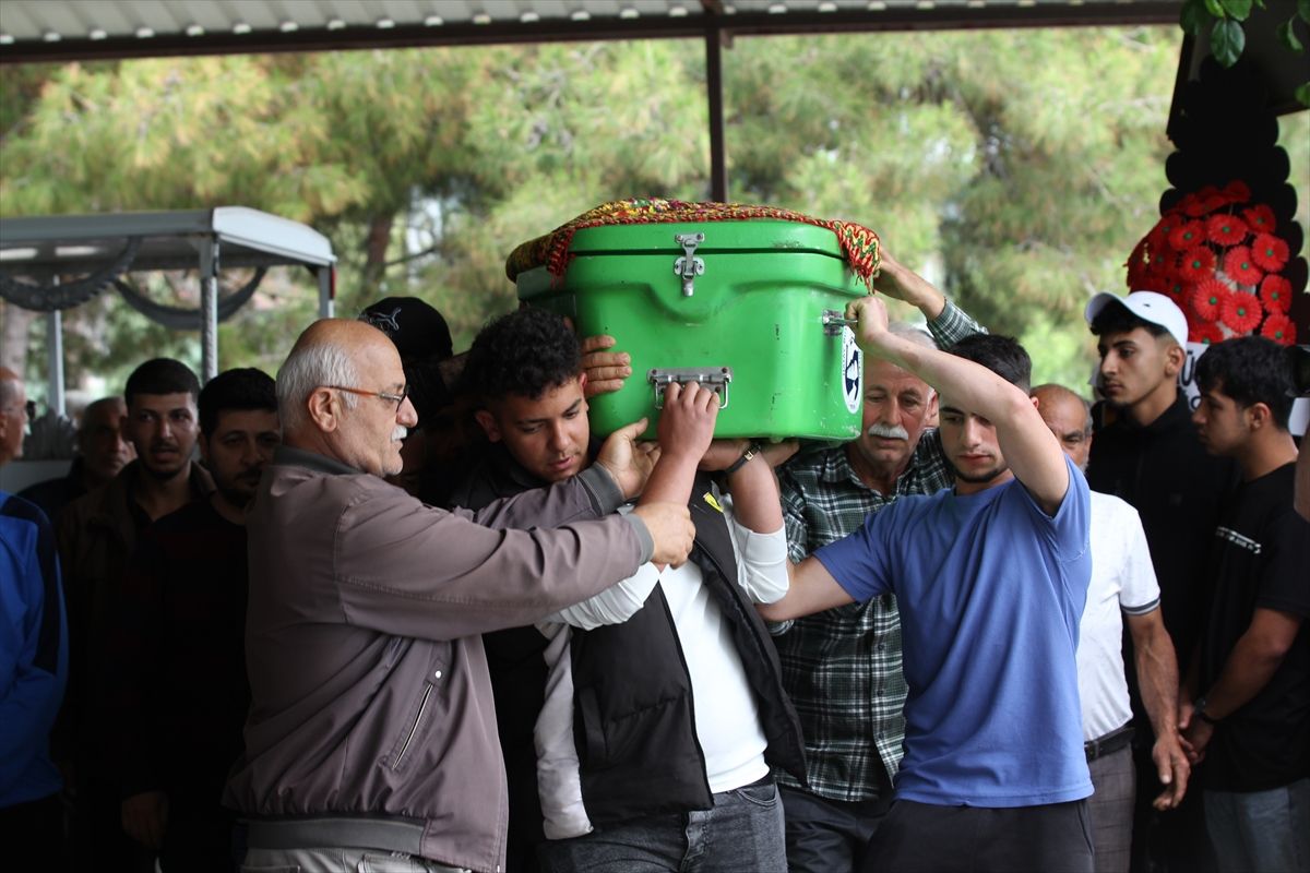 Hatay'da selde hayatını kaybeden gencin cenazesi defnedildi