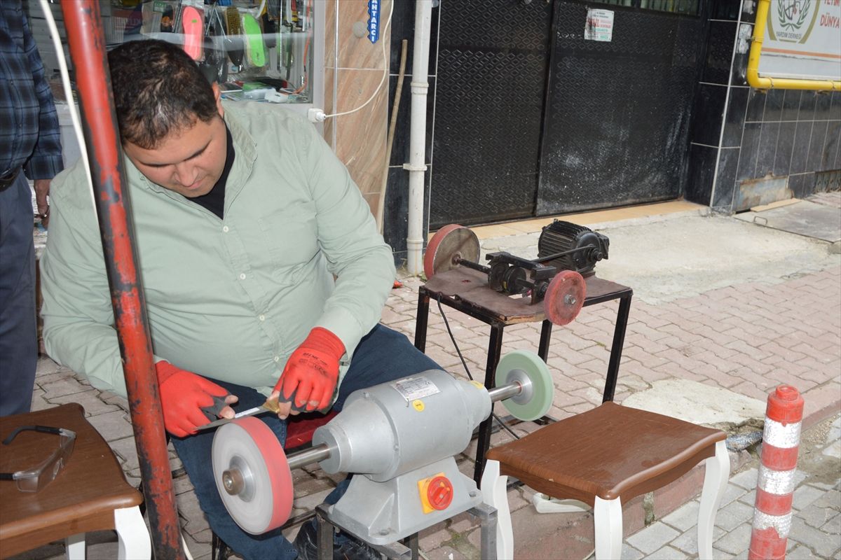 Havza'da bıçak bileme tezgahlarında yoğunluk yaşanıyor