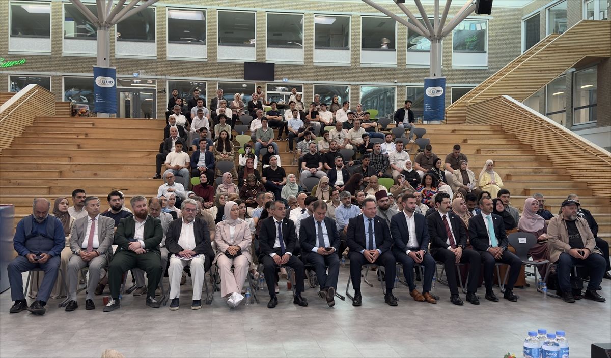 Hollanda'da İslamofobi Paneli: Müslümanlara Ayrımcılık ve Çözüm Yolları Tartışıldı