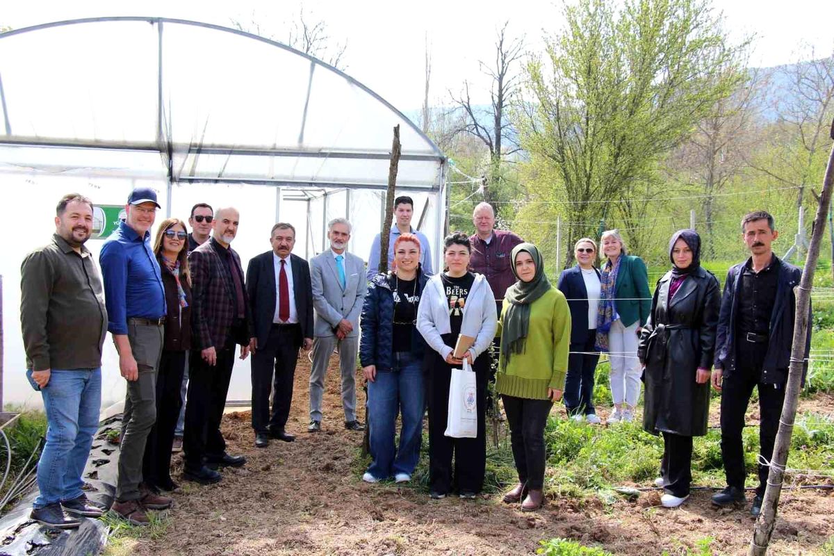 Hollandalı Heyet, Kütahya'da blueberry yatırımları için incelemelerde bulundu