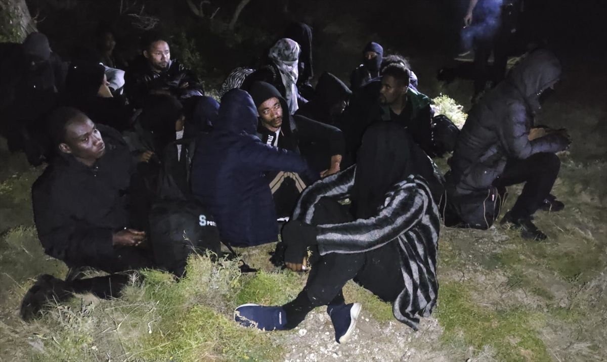 İzmir'de 30 düzensiz göçmen yakalandı