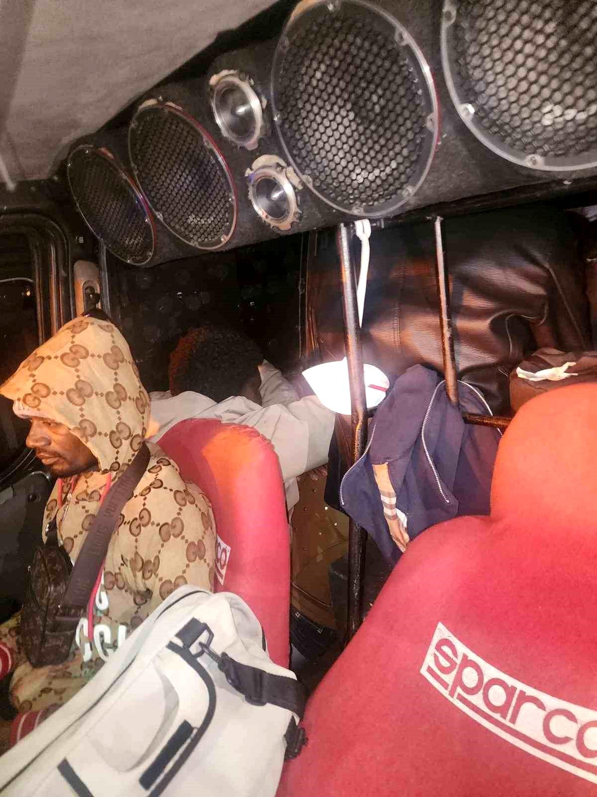 İzmir'de göçmen kaçakçılığı operasyonu: 3 organizatör tutuklandı