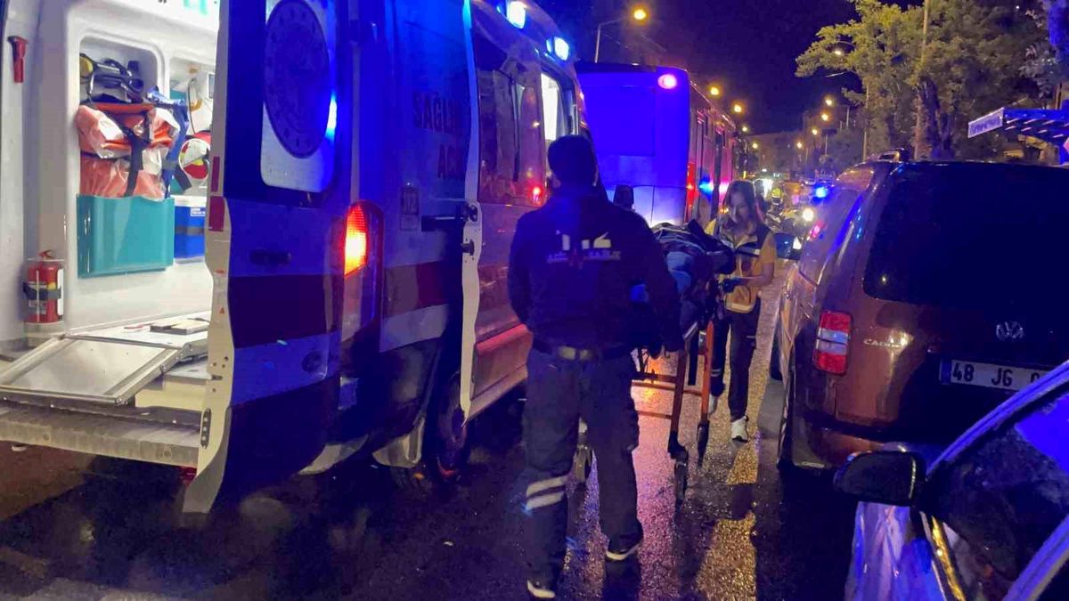 Karaman'da durakta otobüsten inen yolcuya elektrikli bisiklet çarptı: 1 yaralı