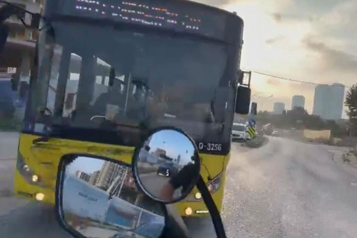 Kartal'da korku dolu anlar: İETT otobüsü kırmızıda geçti, motosikletli son anda durabildi