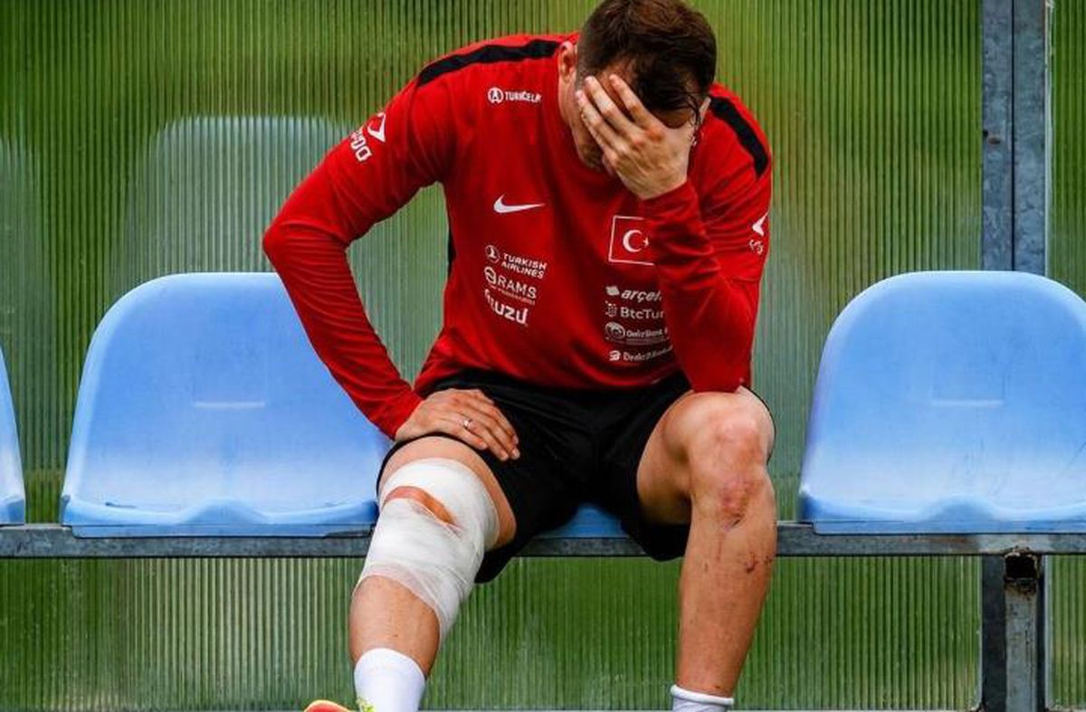 Kerem Aktürkoğlu sakatlandı mı, çapraz bağları koptu mu, Kerem Aktürkoğlu Dünya Kupasına yetişecek mi, Kerem Dünya Kupası kadrosundan çıkarıldı mı?
