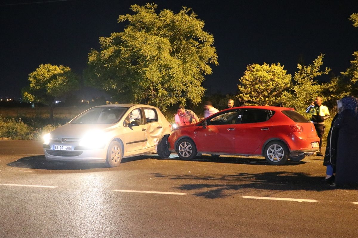 Kilis'te 2 otomobilin çarpıştığı kazada 4 kişi yaralandı