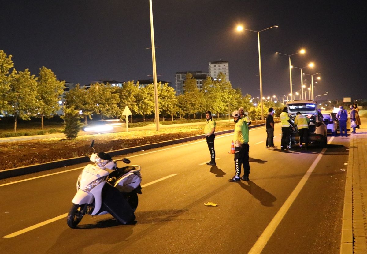 Kilis'te otomobille motosikletin çarpıştığı kazada 2 kişi yaralandı