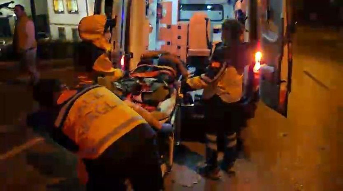 Merdivenlerden uçan motosiklet sürücüsü yaralandı