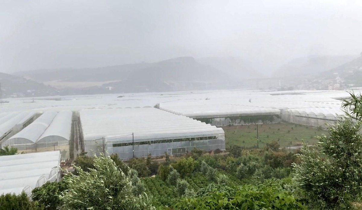 Mersin'de meteorolojinin uyarısı sonrası yağış etkili oluyor