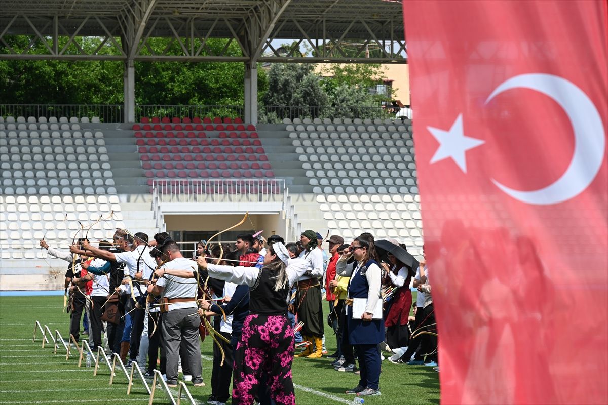 Osmaniye'de 'Geleneksel Türk Okçuluğu Yarışması' düzenlendi