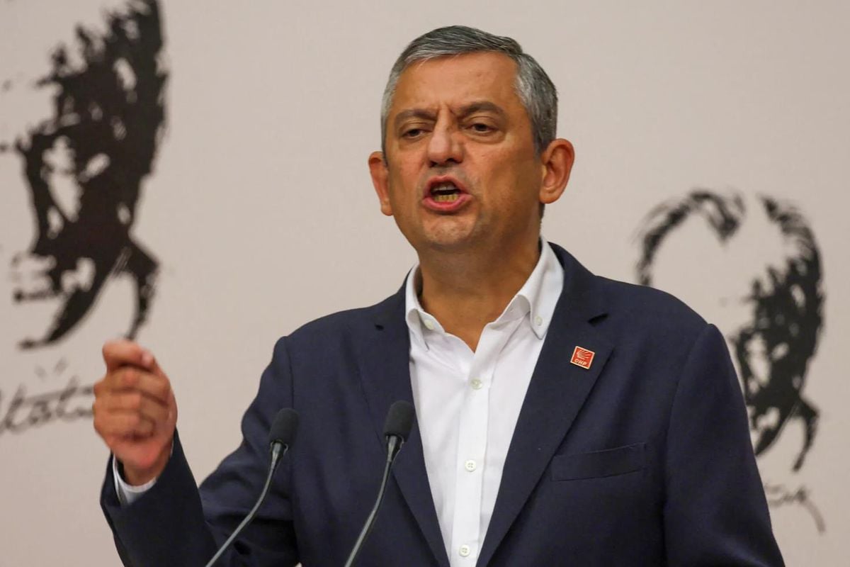 Özgür Özel'den vekillerin 'Yeni parti kuralım' teklifine sert yanıt