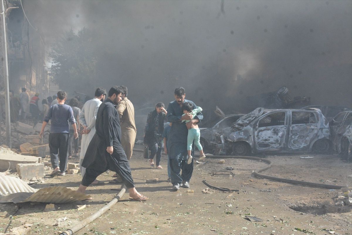 Pakistan'da demir yolu yakınında meydana gelen patlamada 20 kişi yaralandı