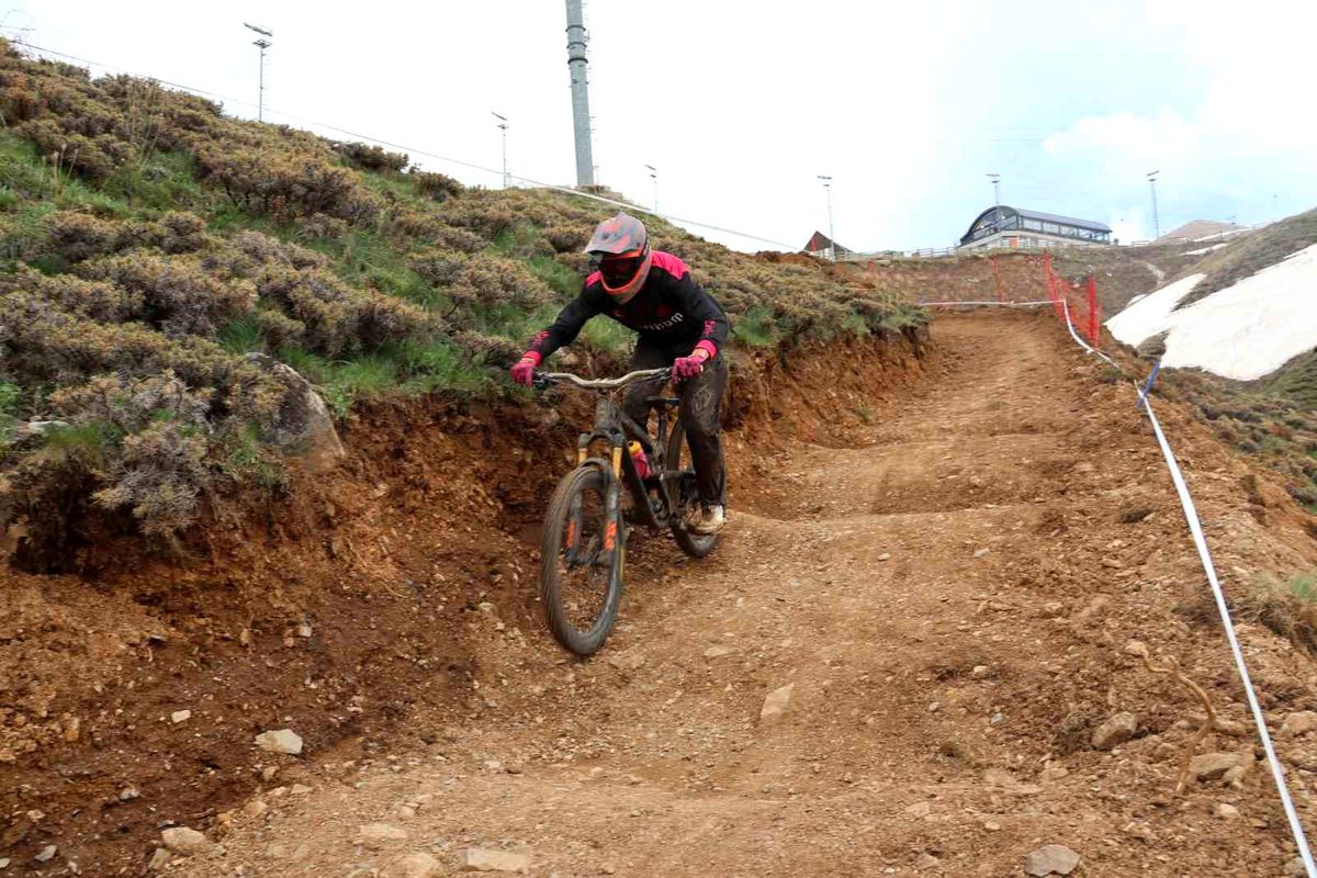 Palandöken'de Downhill Türkiye Şampiyonası heyecanı