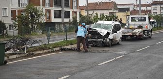 Samsun'da refüje çıkan hafif ticari araçtaki 3 kişi yaralandı