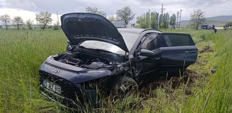 Sivas'ta iki otomobilin çarpıştığı kazada 4 kişi yaralandı