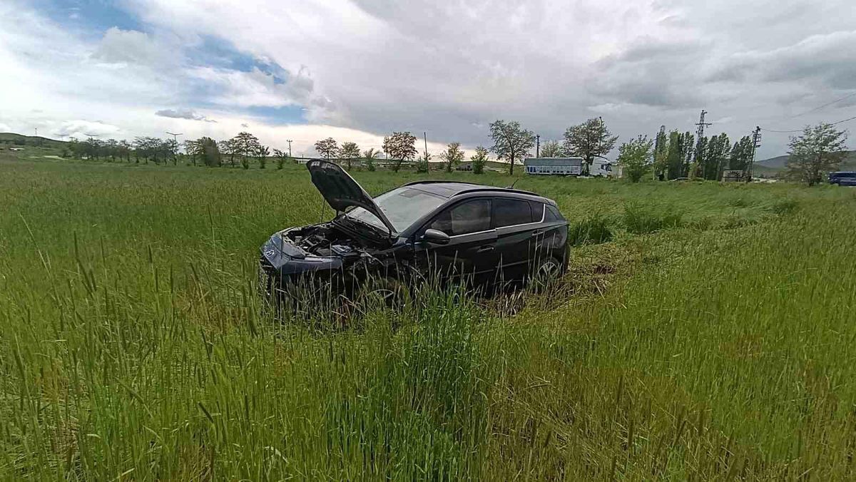 Sivas'ta trafik kazası: 1'i çocuk 3 yaralı