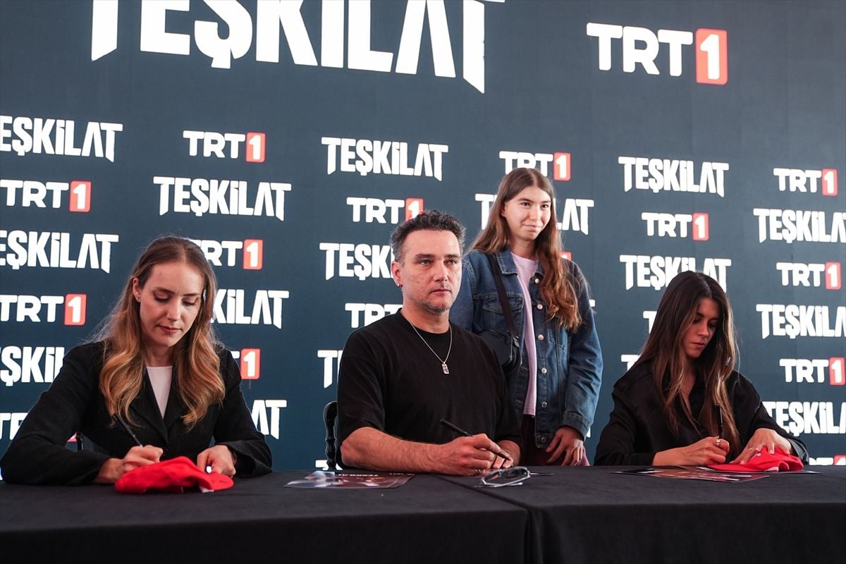Teşkilat dizisi oyuncuları Etnospor'da hayranlarıyla buluştu