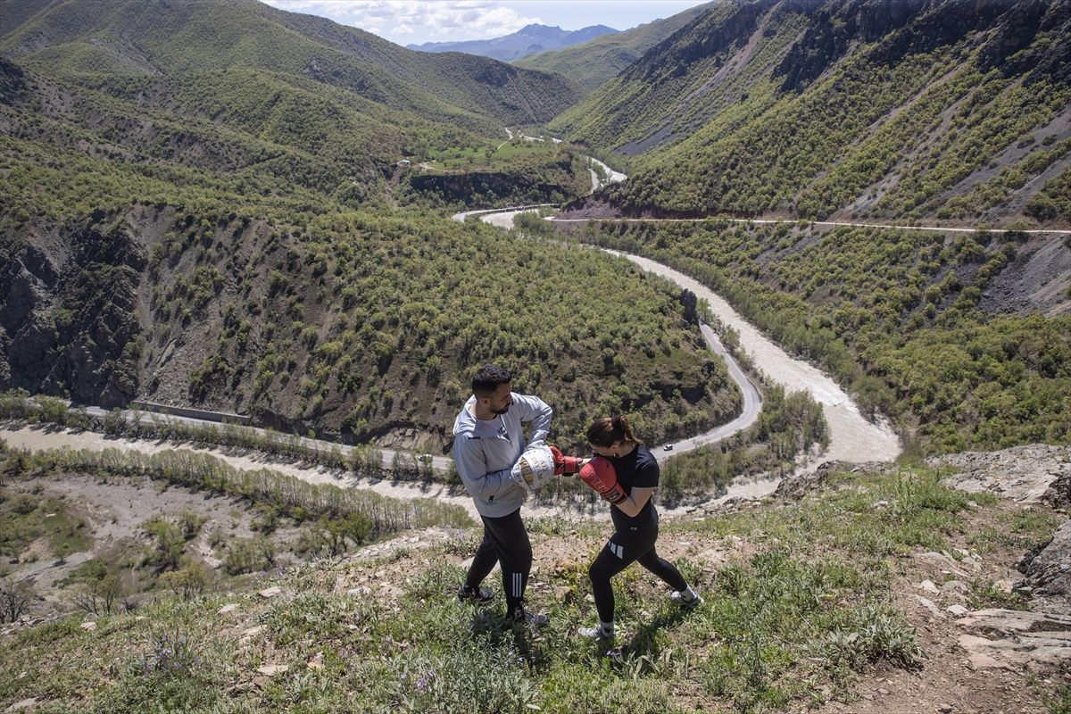 Tunceli'nin doğa harikası Munzur Vadisi kick boksçulara antrenman sahası oldu
