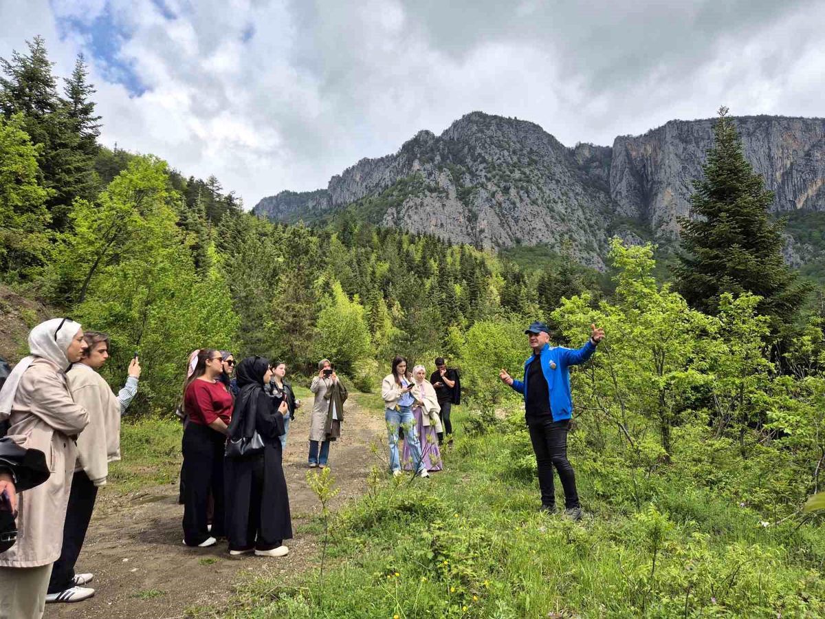 Kastamonulu Öğrencilerden Tarihi İstiklal Yolu'nda Yürüyüş
