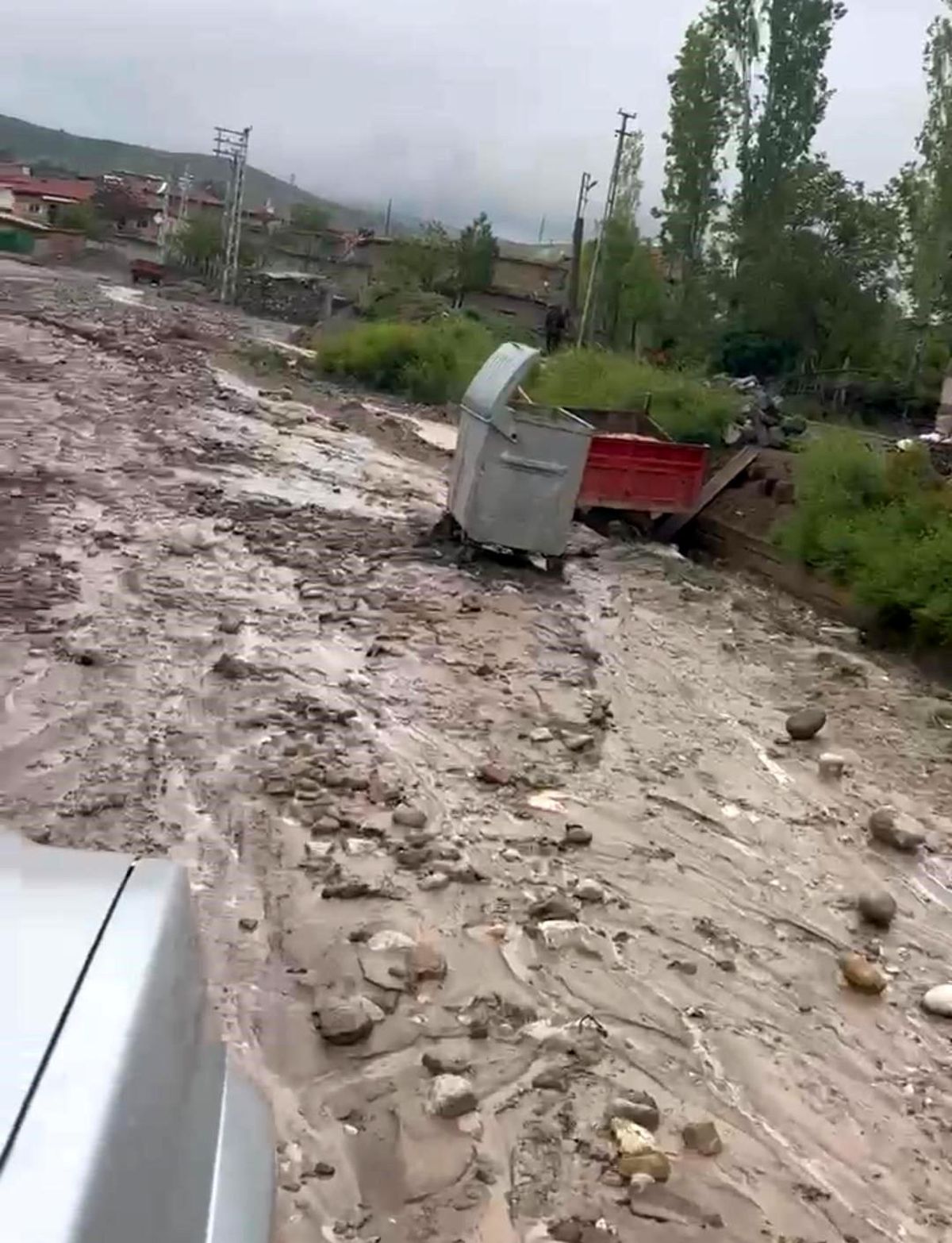 Yozgat'ta sel sonrası yollar temizlendi