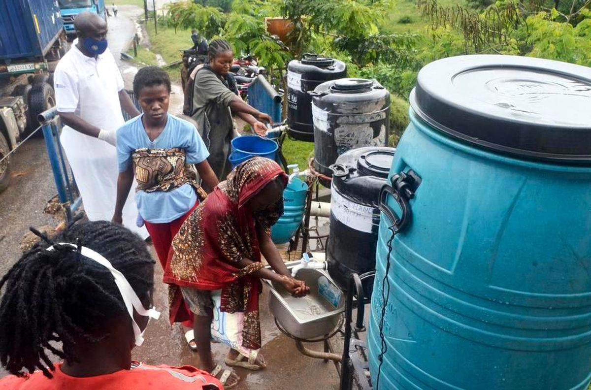 Afrika Hastalık Kontrol ve Önleme Merkezi: 10 Afrika Ülkesi Ebola Salgını Nedeniyle Yüksek Risk Altında