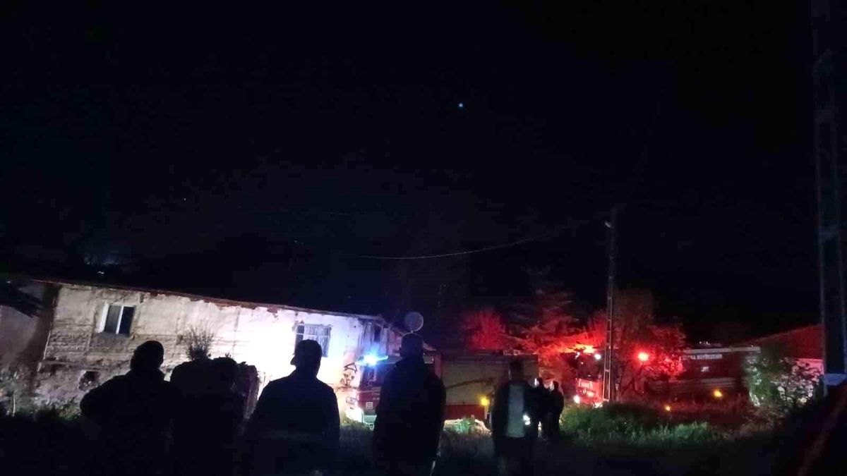Ankara'da boş evde yangın
