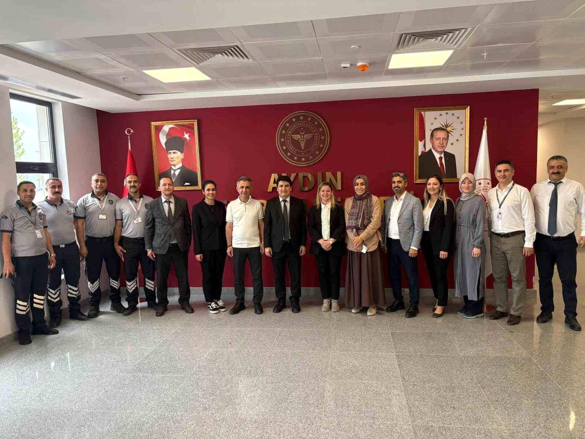 Aydın Şehir Hastanesi'nde personelin bayramı kutlandı