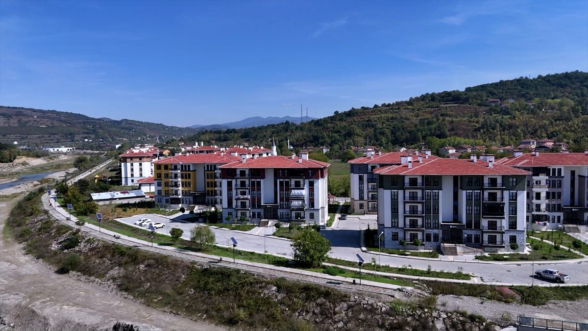 Bakan Kurum, Zonguldak'ta TOKİ'nin yaptığı konutlarda oturan ev sahiplerinin görüşlerini paylaştı Açıklaması